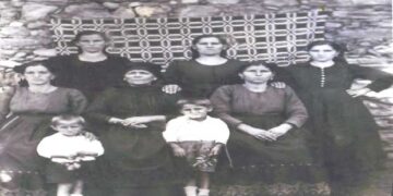 Βλατσιώτισσες που μετοίκησαν στη γειτονική Κοινότητα Μηλοχωρίου σε αναμνηστική φώτο το 1940 (;) – Από τη στήλη του κ. Γ. Καζαντζή στον Παλμό 03/03/2021