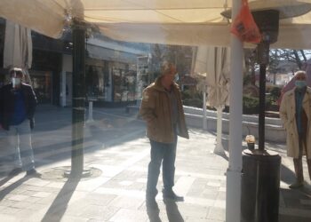 Σημερινή πρωινή εικόνα στα κλειστά ΚΑΦΕ του Κέντρου της Πτολεμαΐδας  (Ρεπορτάζ της Κούλας Πουλασιχίδου )