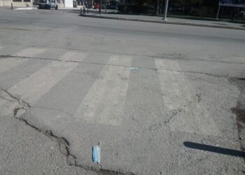 Πότε επιτέλους θα σταματήσει το απαράδεκτο φαινόμενο των “πεταμένων” χρησιμοποιημένων μασκών? (Γράφει η Κούλα Πουλασιχίδου)