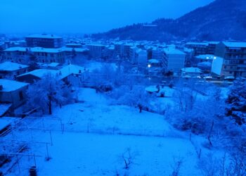 Πρωϊνές εικόνες από την χιονισμένη Φλώρινα
