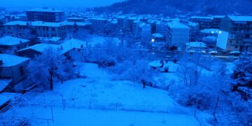 Πρωϊνές εικόνες από την χιονισμένη Φλώρινα