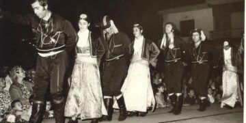 Ο Ποντιακός χορός Κοτσαγγέλ Ο αρχαιότερος χορός του κόσμου, ζωντανός δεσμός με το παρελθόν. Έρευνα- καταγραφή: Παναγιώτης Μωυσιάδης