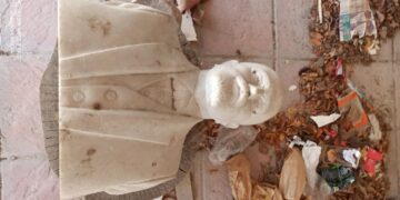 Έργα “αποθηκευμένα” σε ιδιαίτερα άσχημες συνθήκες, στην αυλή του Παλαιοντολογικού Μουσείου Πτολεμαΐδας