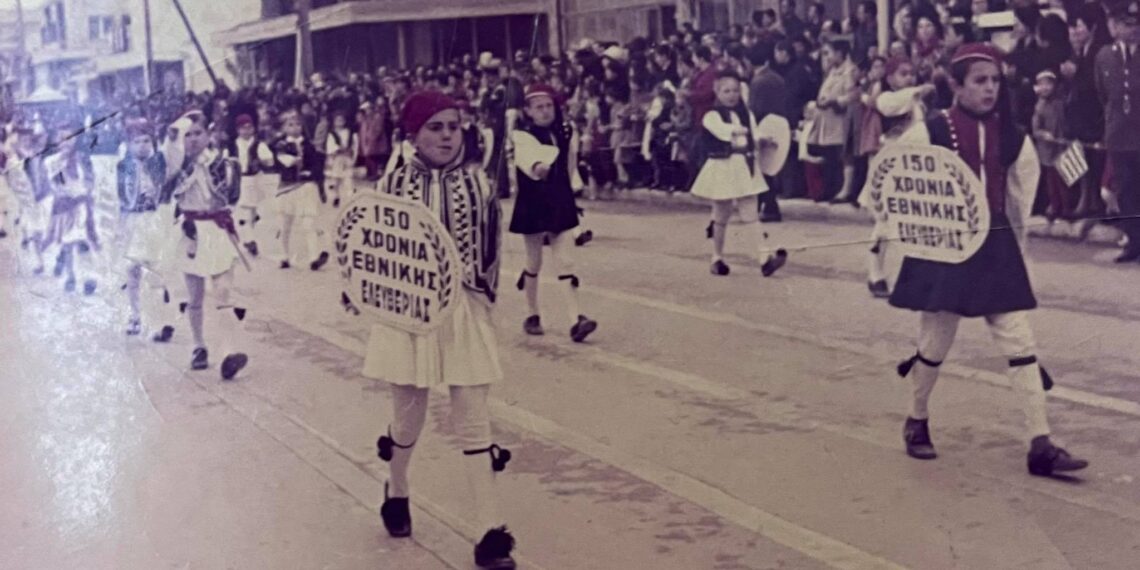 Ιστορικές φωτογραφίες από την παρέλαση του 7ου Δημοτικού στην επέτειο της 25ης Μαρτίου 1971 στην Πτολεμαΐδα