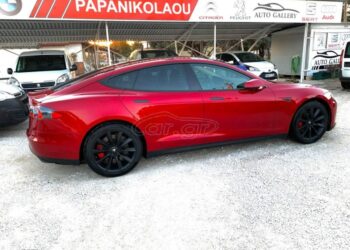 Το πρώτο  Ηλεκτρικό Αυτοκίνητο Tesla Model S  ήρθε να εντυπωσιάσει στην Πτολεμαΐδα