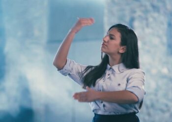 Ο Εθνικός Ύμνος στη νοηματική: ένα εκπληκτικό βίντεο για τα 200 χρόνια από την Επανάσταση