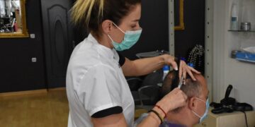 Ανοίγουν κομμωτήρια, μανικιούρ – πεντικιούρ, η πρόταση του υπουργείου Ανάπτυξης για καταστήματα χωρίς click away