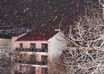 Χιονόπτωση τώρα σε Φλώρινα και Νυμφαίο
