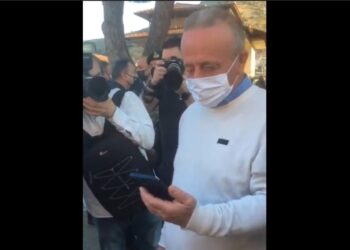 Μητσοτάκης σε διευθυντή σχολείου στον Τύρναβο που έσωσε μαθητές κατά τον σεισμό: Μας κάνατε υπερήφανους