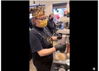 Για όσους νηστεύουν, για όσους είναι Vegan, και για όσους προσέχουν Confetti freddo cappuccino με φυτική κρέμα από τα Coffee Island