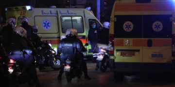 Επεισόδια στη Νέα Σμύρνη: Τέσσερις συνολικά οι τραυματίες αστυνομικοί -Στο «401» ο Λ. Οικονόμου και ο αρχηγός της ΕΛ.ΑΣ.