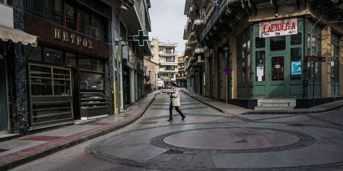 Βασιλακόπουλος: Δε βλέπω 4ο κύμα στην Ελλάδα, πρέπει να ανοίξουν καφέ και εστιατόρια