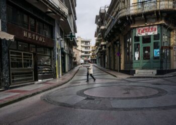 Βασιλακόπουλος: Δε βλέπω 4ο κύμα στην Ελλάδα, πρέπει να ανοίξουν καφέ και εστιατόρια