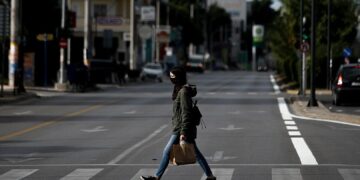 Σκληρό lockdown σε ακόμα εννέα περιοχές – Καμία χαλάρωση των μέτρων εισηγούνται οι λοιμωξιολόγοι