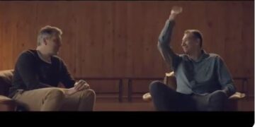 Διαμαντίδης – Παπαλουκάς και «βάλτο αγόρι μου» – Το σποτ για τους εμβολιασμούς