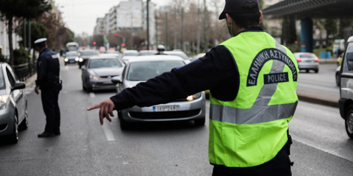 Πάνω από 1.400 πρόστιμα τη Δευτέρα στους ελέγχους για τα μέτρα κατά του κορονοϊού