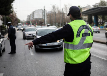 Πάνω από 1.400 πρόστιμα τη Δευτέρα στους ελέγχους για τα μέτρα κατά του κορονοϊού