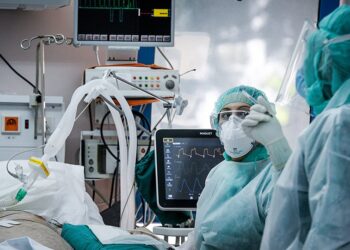 Κορωνοϊός: Αγωνία για τη διασπορά της βρετανικής μετάλλαξης και την έκρηξη των διασωληνώσεων