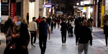 Lockdown : Άνοιγμα λιανεμπορίου με click in shop – «Όχι» στις διαδημοτικές μετακινήσεις, λένε οι ειδικοί – Εν αναμονή επίσημων ανακοινώσεων