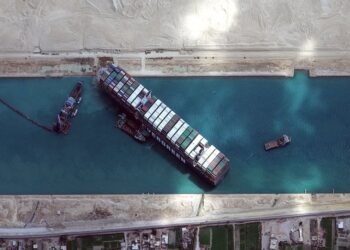 Το Ever Given αποκολλήθηκε από τη Διώρυγα του Σουέζ – Δείτε βίντεο