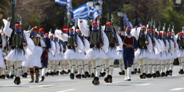 Γιατί απουσίαζε από την παρέλαση της 25ης Μαρτίου ο Εύζωνας με την ανδρική Ποντιακή ενδυμασία- του Θεόφιλου Κωτσίδη