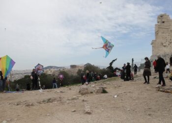 Καθαρά Δευτέρα: Ποια μέτρα παραμένουν σε ισχύ – Σενάριο για λουκέτο στα μεγάλα πάρκα