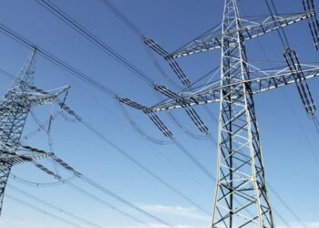 Η κρίση “ψαλίδισε” τη ζήτηση ηλεκτρικής ενέργειας