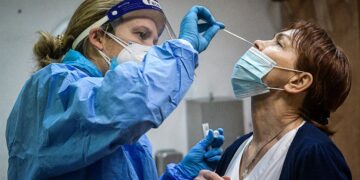 Lockdown: Συνεδριάζει σήμερα η επιτροπή – Πώς τα rapid self test θα γίνουν εργαλείο για το άνοιγμα της αγοράς