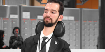 ΝΔ για ψήφο Κυμπουρόπουλου κατά των αμβλώσεων: “Η ψήφος του δεν μας εκφράζει”