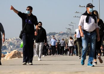 Lockdown: Χαλάρωση μέτρων από το Σάββατο – Τα σενάρια για λιανεμπόριο, σχολεία και μετακινήσεις