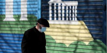 Νέες οδηγίες για τη σωστή χρήση μάσκας – Τι πρέπει να κάνετε αν έχετε… μούσι