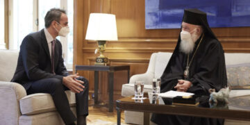 Συνάντηση Μητσοτάκη-Ιερώνυμου: Τι θα γίνει με τις εκκλησίες το Πάσχα, τι συζητήθηκε