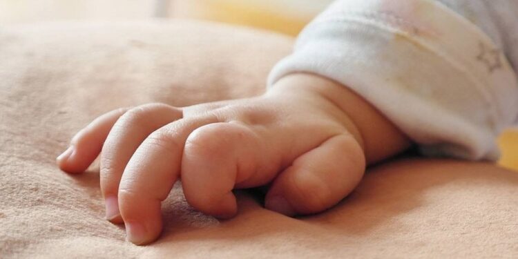 Πέθανε το βρέφος που νοσηλευόταν διασωληνωμένο με κορωνοϊό στο νοσοκομείο Παίδων