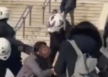 Σε διαθεσιμότητα ο αστυνομικός για τον ξυλοδαρμό πολίτη στη Νέα Σμύρνη την Κυριακή