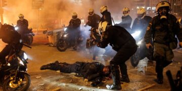 Νέα Σμύρνη: Ένας από αυτούς που ξυλοκόπησαν τον αστυνομικό ανάμεσα στους συλληφθέντες