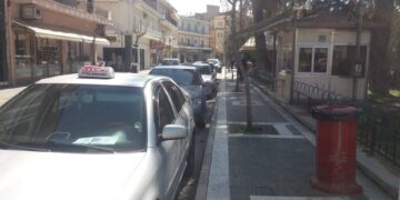 SOS εκπέμπουν οι ιδιοκτήτες ΤΑΧΙ Πτολεμαΐδας που πλήττονται από την Πανδημία . “Δεν μπορούμε να επιβιώσουμε με ένα ή δύο δρομολόγια την ημέρα , Ο ΚΟΜΠΟΣ ΕΦΤΑΣΕ ΣΤΟ ΧΤΕΝΙ “, είναι η κραυγή αγωνίας του κλάδου! (Ρεπορτάζ της Κούλας Πουλασιχίδου)