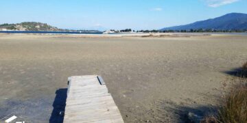 Απόκοσμο σκηνικό σε Σιθωνία και Σωζόπολη – Η θάλασσα εξαφανίστηκε… (ΦΩΤΟ)