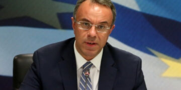 Σταϊκούρας σε παραγωγικούς φορείς της Δυτικής Μακεδονίας: «Δεν υπάρχουν απεριόριστα λεφτά- Κάθε εβδομάδα lock down κοστίζει 750εκ. ευρώ- Απαιτήσεις 26δις απ’ όλες τις Περιφέρειες»- Τι είπε για τη στήριξη κάθε κλάδου, για ΛΑΡΚΟ και Ακρινή- Η παραδοχή του λάθους για τις σχολές οδηγών