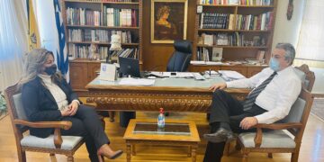 Στην έδρα της Περιφερειακής Ενότητας Κοζάνης η Επικεφαλής του Γραφείου Μακεδονίας του Πρωθυπουργού Μαρία Αντωνίου και συνάντηση εργασίας με τον Αντιπεριφερειάρχη Π.Ε. Κοζάνης Γρηγόρη Τσιούμαρη