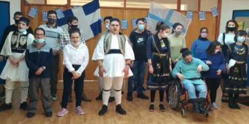 Ο Εθνικός Ύμνος από τα παιδιά του Ειδικού Επαγγελματικού Γυμνασίου-Λυκείου Πτολεμαΐδας-VIDEO