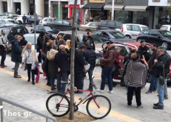 Θεσσαλονίκη: Στον εισαγγελέα η Κοζανίτισα μητέρα του μαθητή που αρνήθηκε να κάνει self test (ΒΙΝΤΕΟ ΦΩΤΟ)