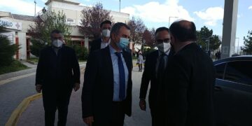 Έφτασε στο Μποδόσακειο Νοσοκομείο ο Αναπληρωτής Υπουργός  Υγείας Β. Κοντοζαμάνης- Τι ζήτησαν από τον κ. Κοντοζαμάνη οι εργαζόμενοι κοινωφελούς εργασίας του νοσοκομείου