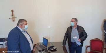 Πορεία διαμαρτυρίας των εμπόρων της Πτολεμαΐδας με αφορμή το μη άνοιγμα του λιανεμπορίου- Παρέδωσαν ψήφισμα στον Δήμαρχο Εορδαίας