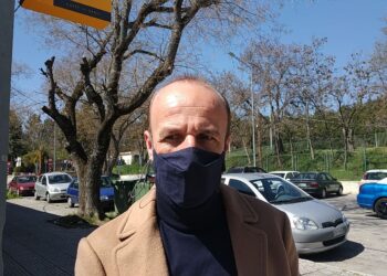 Ο Πρόεδρος της ΕΛΜΕ Κοζάνης Ζήσης Ντούντας μιλά για τα self test και την επαναλειτουργία σχολείων αύριο. Το θέμα με τους ενήλικες μαθητές των Εσπερινών Λυκείων θα λυθεί μέσα στην εβδομάδα. Για όλα τα άλλα Λύκεια όλα είναι έτοιμα και κύλησαν ομαλά (βίντεο)