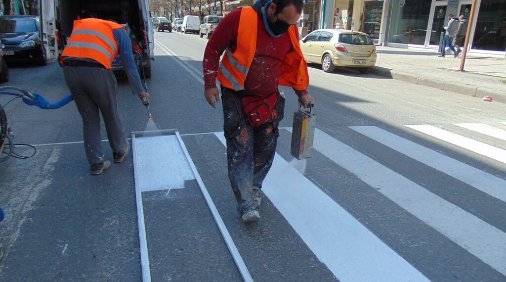 Δήμος Γρεβενών: Σε πλήρη εξέλιξη η ανανέωση των διαβάσεων πεζών στην πόλη των Γρεβενών