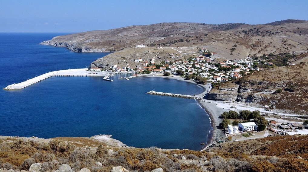 Πως ένα πιλοτικό έργο ΑΠΕ σε ένα μικρό νησί του Αιγαίου μπορεί να αλλάξει την Ελλάδα  Το ενεργειακά αυτόνομο νησί του Άη Στράτη, που χρηματοδοτείται από την Πολιτική Συνοχής της ΕΕ, παράδειγμα για το ενεργειακό μέλλον της χώρας  Του Θοδωρή Καραουλάνη (euractiv.gr)