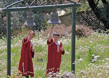 Lockdown: Με self test το πασχαλινό τραπέζι, με αυστηρό πλαίσιο οι λειτουργίες στους ναούς