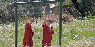 Lockdown: Με self test το πασχαλινό τραπέζι, με αυστηρό πλαίσιο οι λειτουργίες στους ναούς