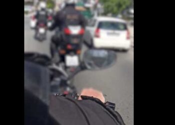 Η μάχη της Ελληνικής Αστυνομίας να φτάσει 4χρονο παιδάκι στο Παίδων εφαρμόζοντας ΚΑΡΠΑ στη διαδρομή – VIDEO με περιπολικά και μηχανές (vid)