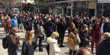 Κοζάνη: Κραυγή αγωνίας από τον εμπορικό κόσμο στη σημερινή παράσταση διαμαρτυρίας-“Απαιτούμε να ενταχθούμε σε ειδικό καθεστώς ενίσχυσης”-Συμβολικό άνοιγμα των καταστημάτων VIDEO
